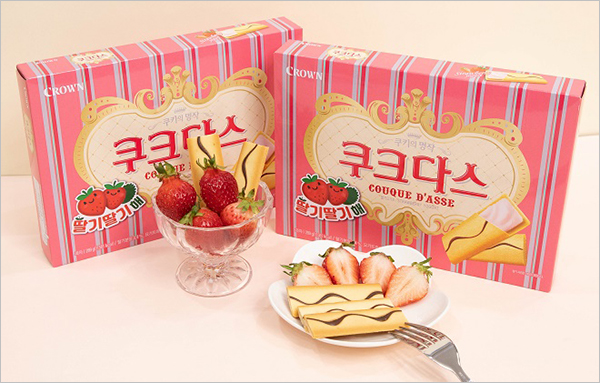 크라운제과가 매년 봄 선보이는 '쿠크다스 딸기맛'이 7년 연속 완판 기록을 달성했다.(사진=크라운제과)